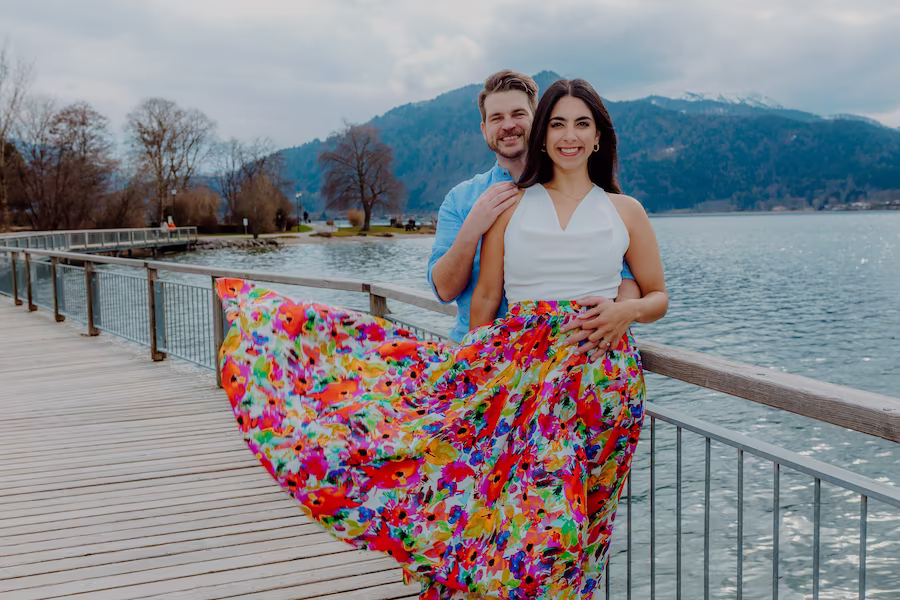 Sesión de pareja Baviera lago Tegernsee luz dorada