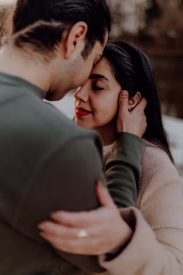 Natürliche Paarfotos Isar München Bayern